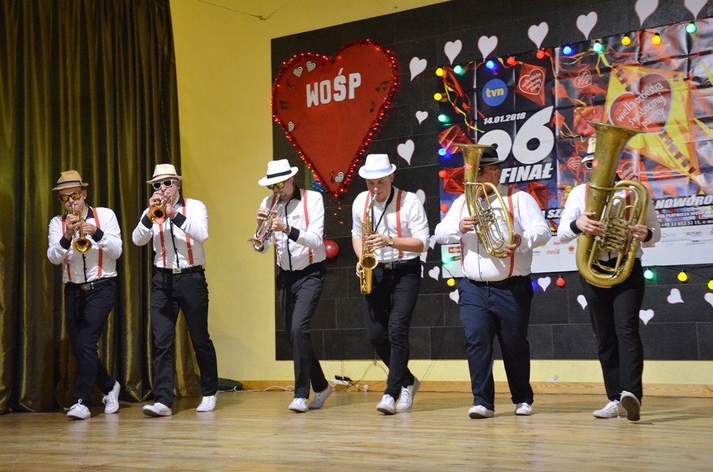 Energetyczny finał WOŚP w Chmielnie. Licytacje, kabaret, no i ta orkiestra...