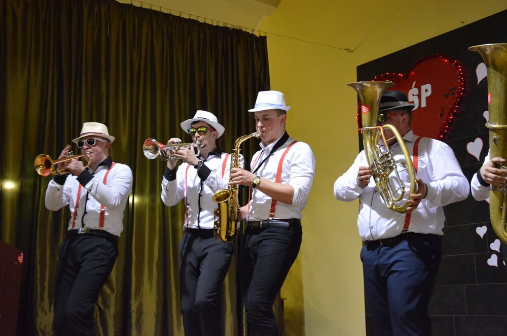 Energetyczny finał WOŚP w Chmielnie. Licytacje, kabaret, no i ta orkiestra...