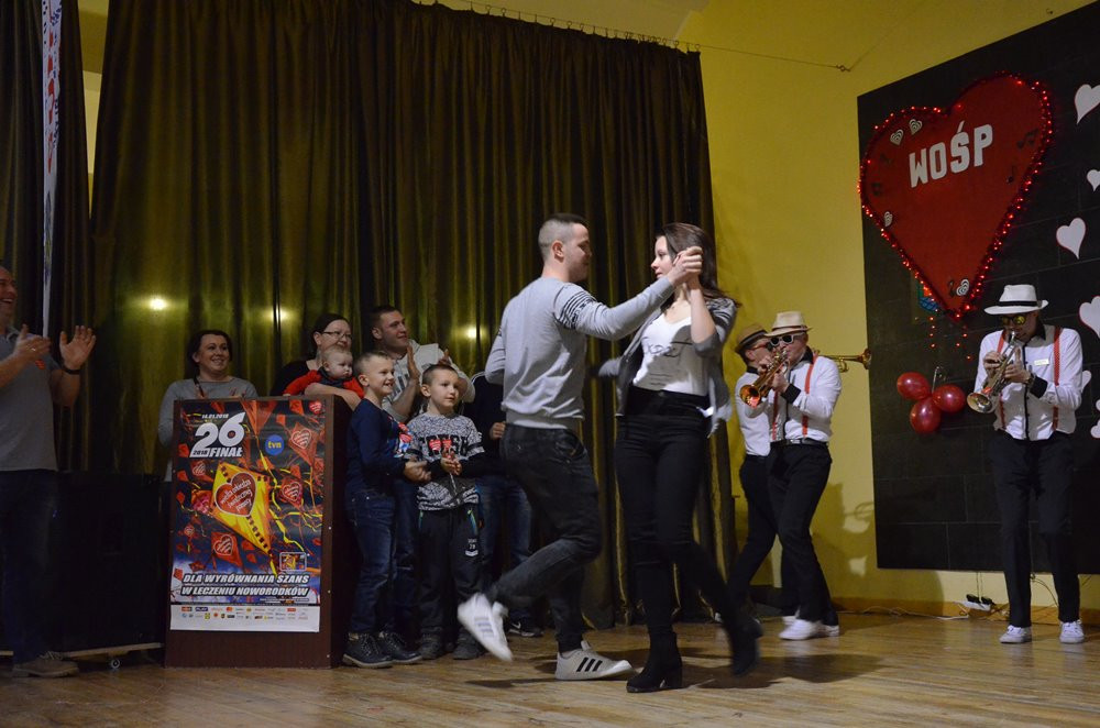 Energetyczny finał WOŚP w Chmielnie. Licytacje, kabaret, no i ta orkiestra...