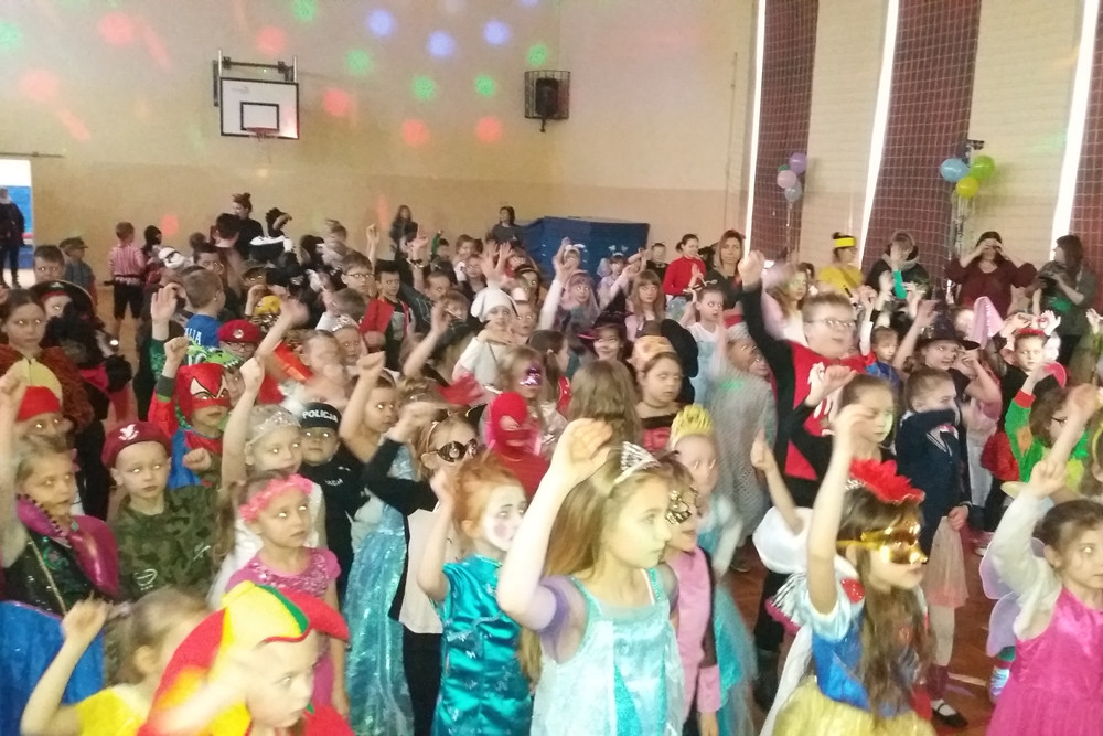 Żukowo. Wesoły bal przebierańców i karnawałowe szaleństwo w SP nr 1