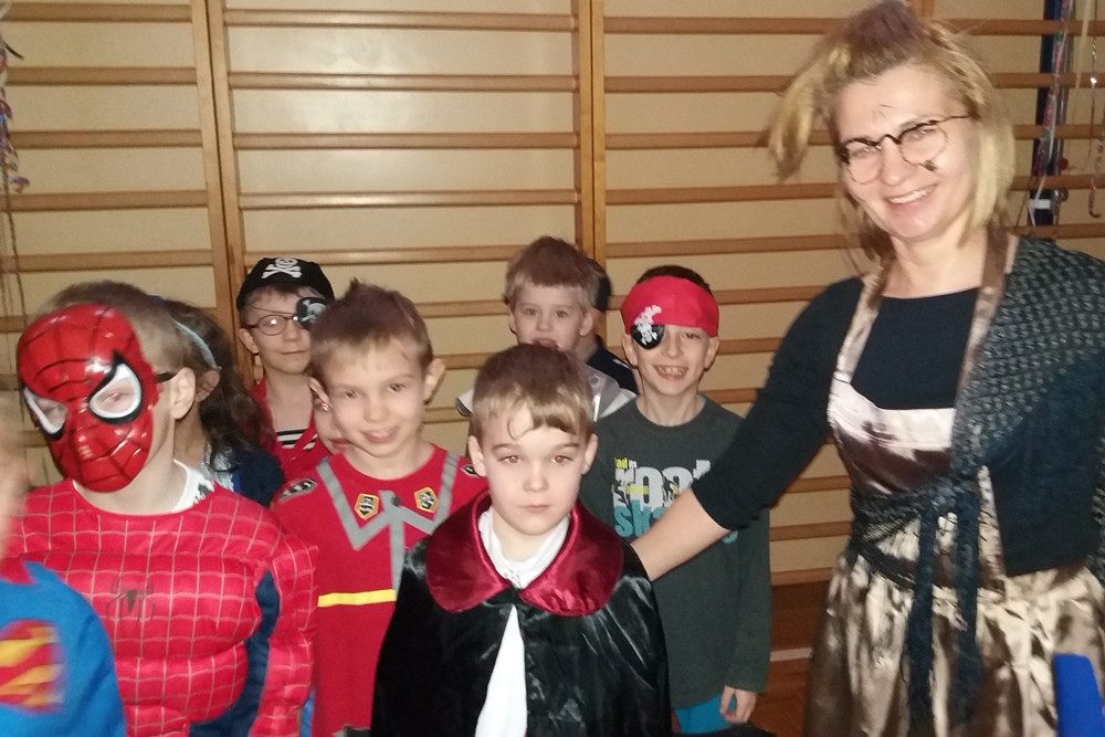 Żukowo. Wesoły bal przebierańców i karnawałowe szaleństwo w SP nr 1