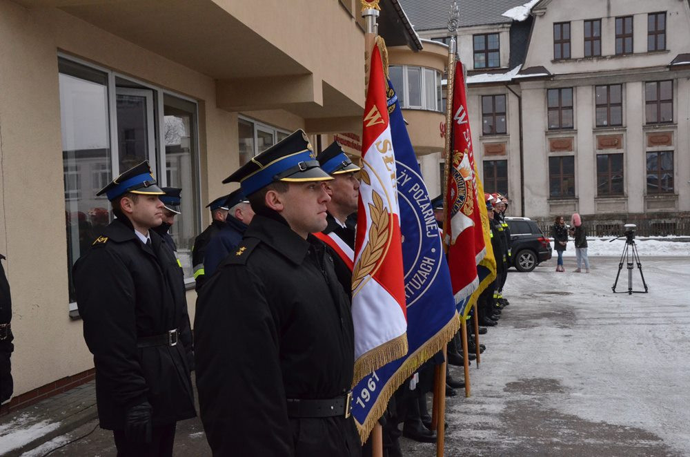 Strażacy z czterech jednostek oficjalnie odebrali kluczyki do nowych wozów bojowych