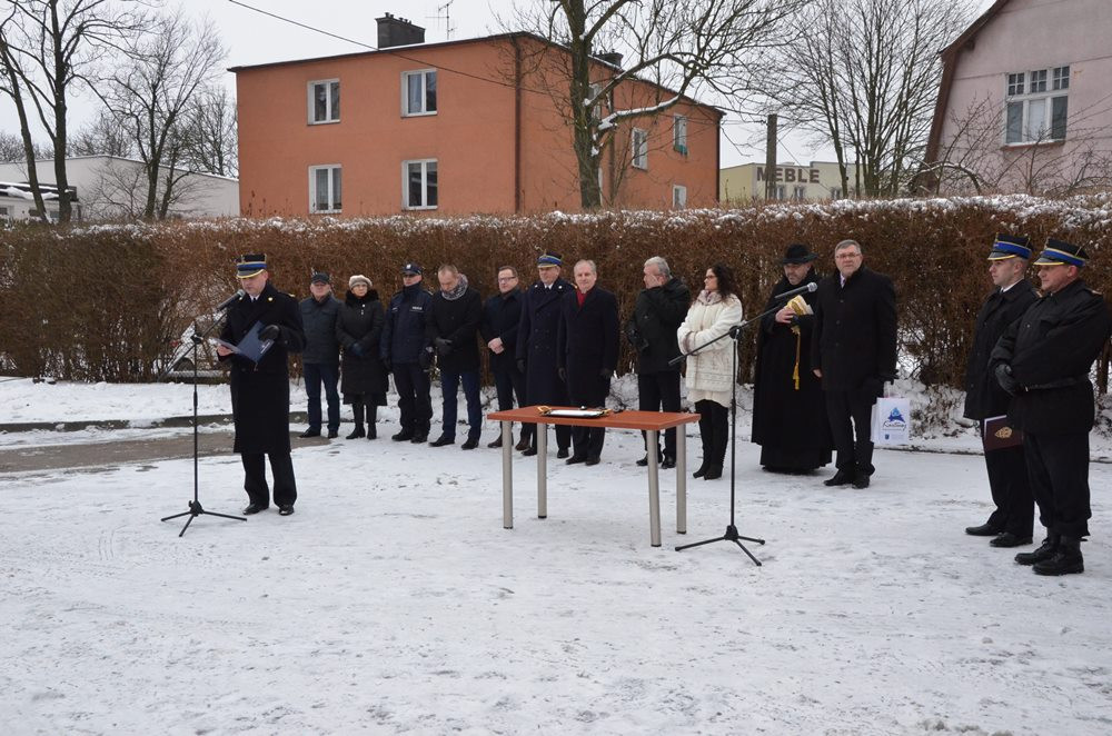 Strażacy z czterech jednostek oficjalnie odebrali kluczyki do nowych wozów bojowych