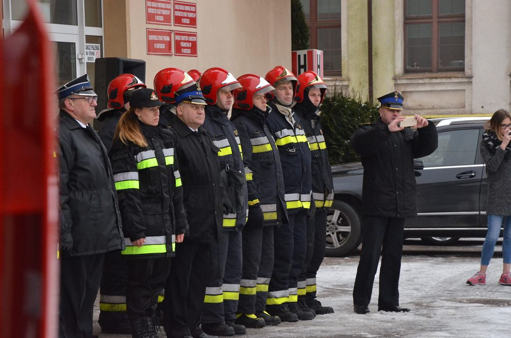 Strażacy z czterech jednostek oficjalnie odebrali kluczyki do nowych wozów bojowych