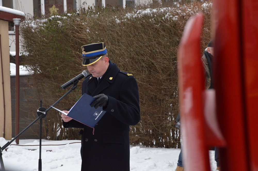Strażacy z czterech jednostek oficjalnie odebrali kluczyki do nowych wozów bojowych