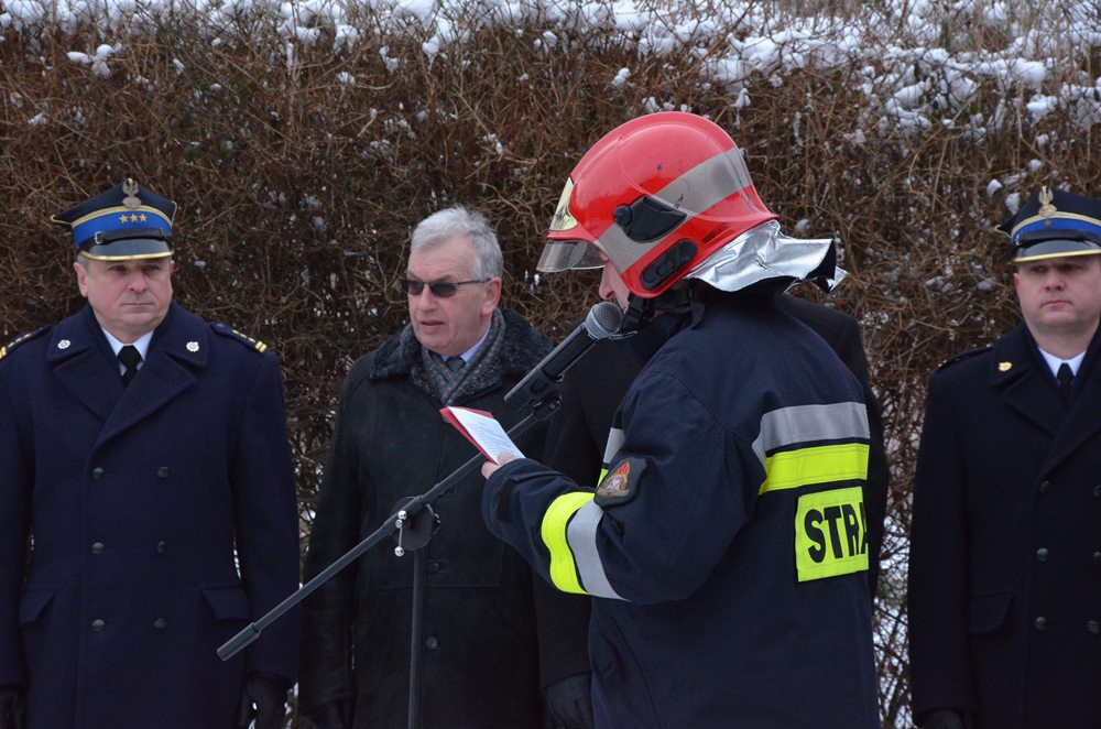Strażacy z czterech jednostek oficjalnie odebrali kluczyki do nowych wozów bojowych