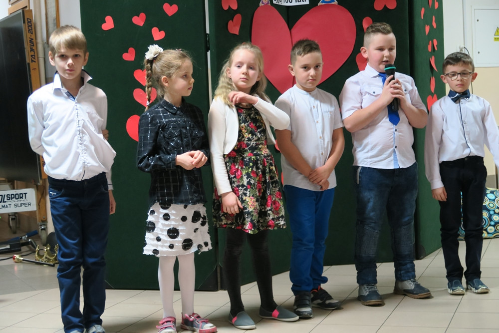 Żukowo. Uczniowie SP nr 1 wystąpili dla kochanych babć i dziadków