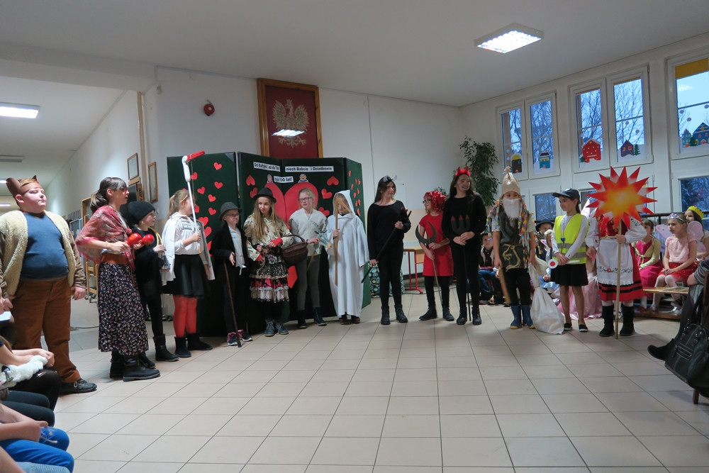 Żukowo. Uczniowie SP nr 1 wystąpili dla kochanych babć i dziadków