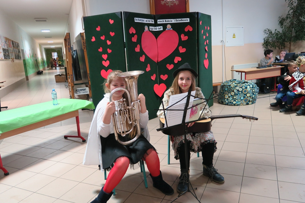 Żukowo. Uczniowie SP nr 1 wystąpili dla kochanych babć i dziadków