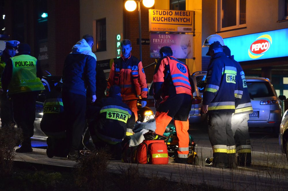 Sierakowice. Mężczyzna wpadł pod samochód na ul. Lęborskiej