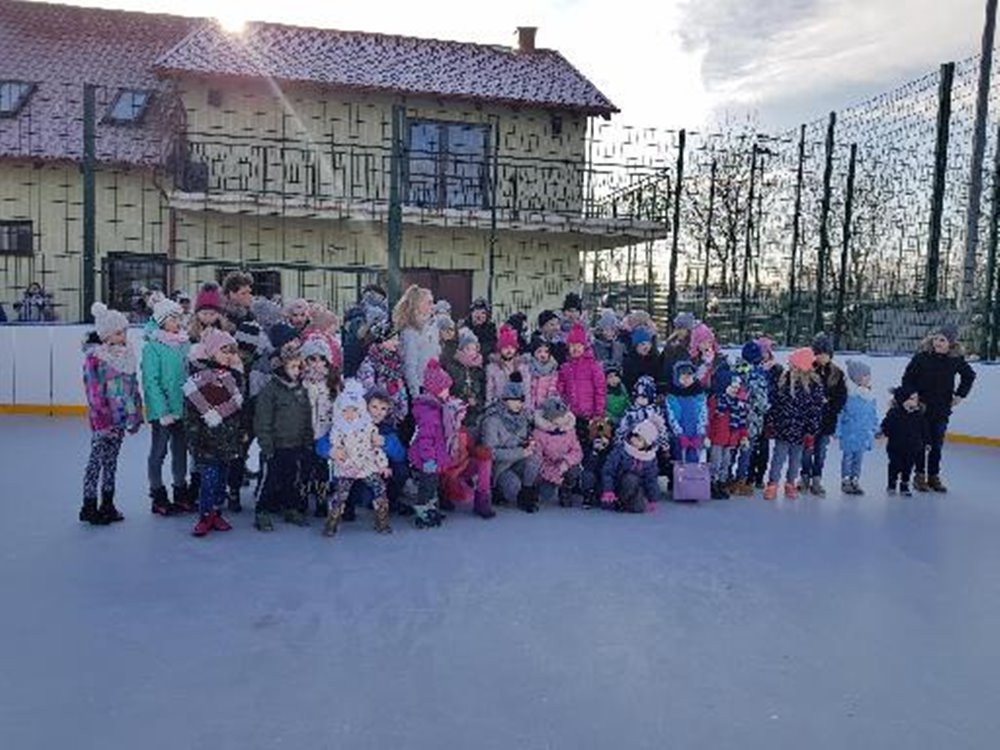 Sierakowice. Miłośnicy jazdy na łyżwach podziwiali umiejętności Amelii Rams