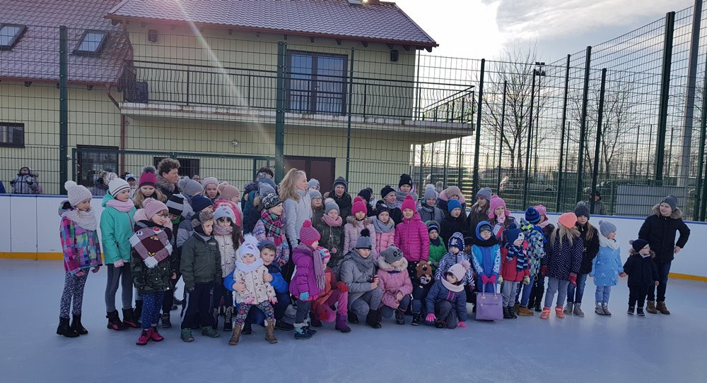Sierakowice. Miłośnicy jazdy na łyżwach podziwiali umiejętności Amelii Rams