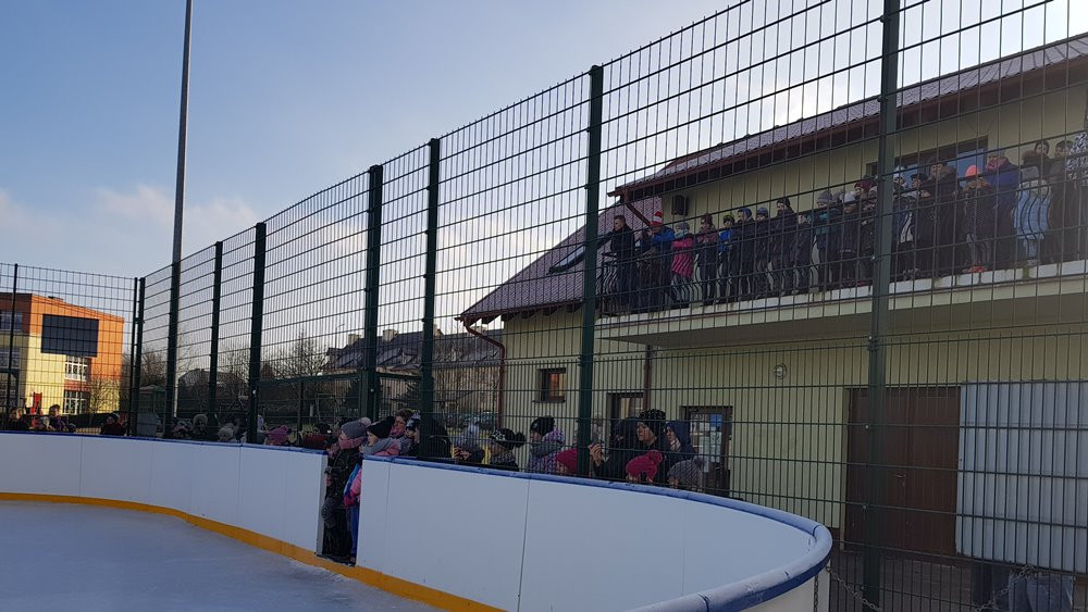 Sierakowice. Miłośnicy jazdy na łyżwach podziwiali umiejętności Amelii Rams