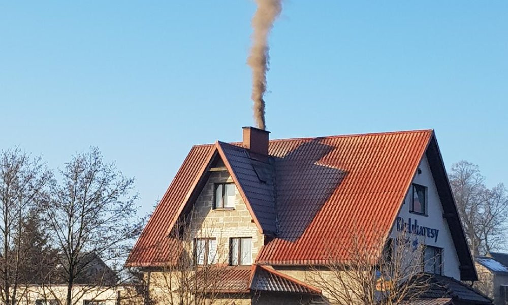 Nie wszędzie można odetchnąć rześkim powietrzem. A wystarczy inaczej rozpalać w piecach