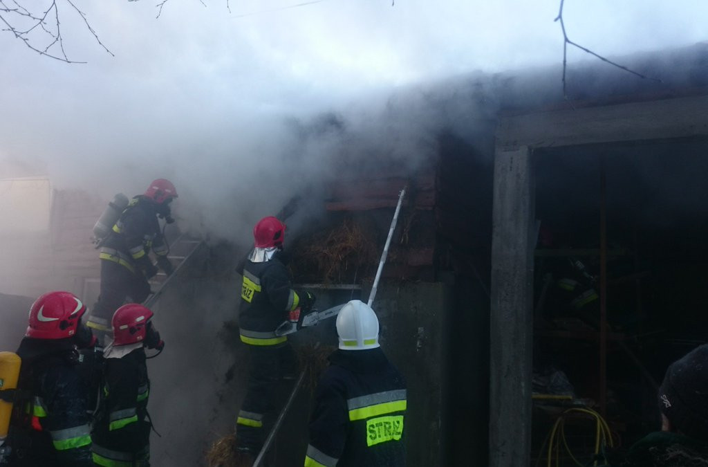 Kamela. Pożar w budynku gospodarczym