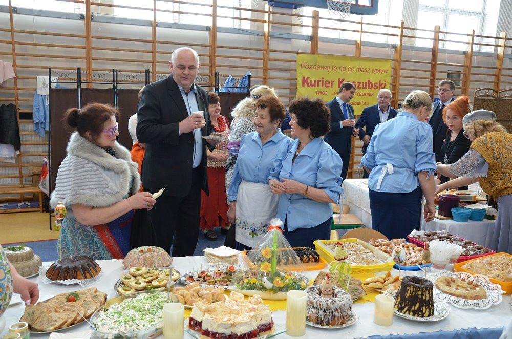 Taniec, śpiew, zabawa i mnóstwo smakowitości. Powiatowy Turniej KGW w Chmielnie