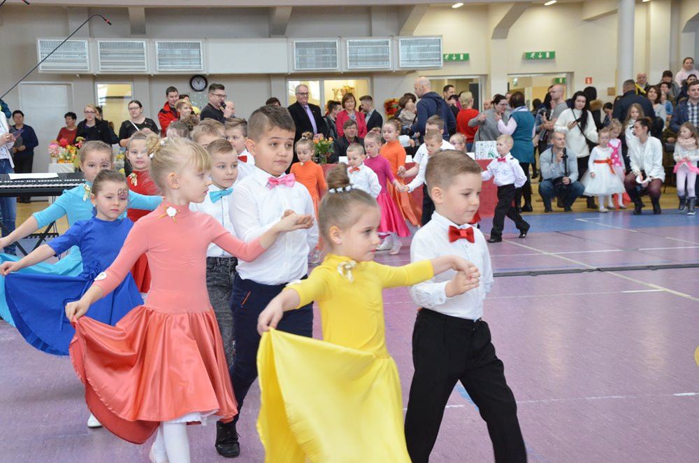 Taniec, śpiew, zabawa i mnóstwo smakowitości. Powiatowy Turniej KGW w Chmielnie