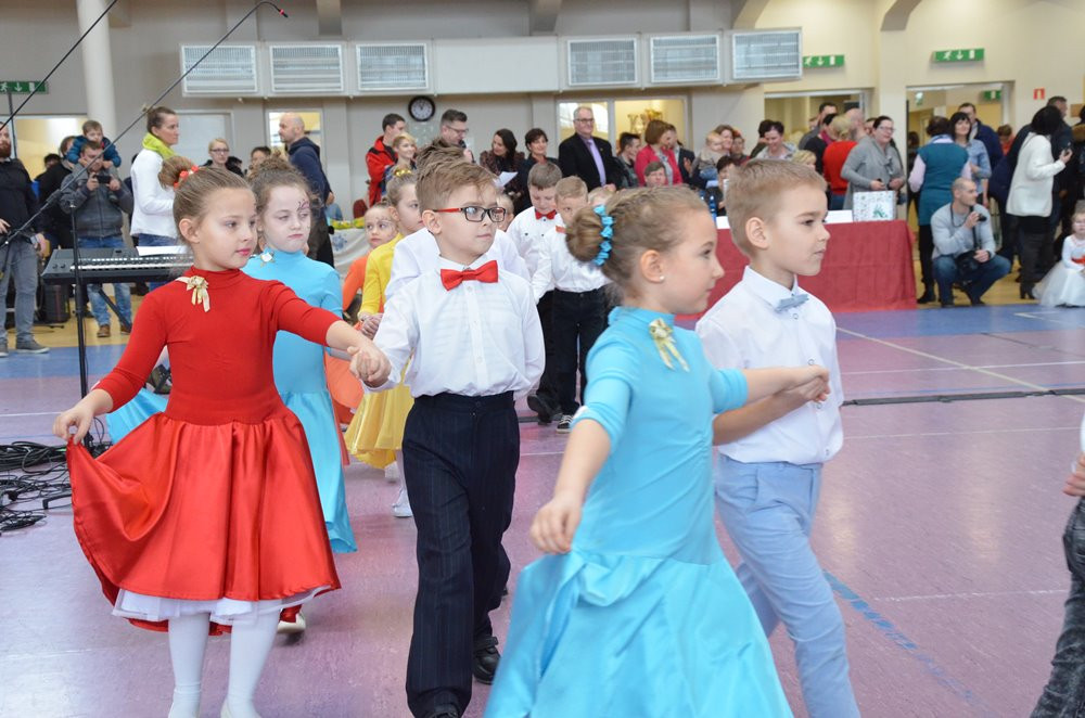 Taniec, śpiew, zabawa i mnóstwo smakowitości. Powiatowy Turniej KGW w Chmielnie