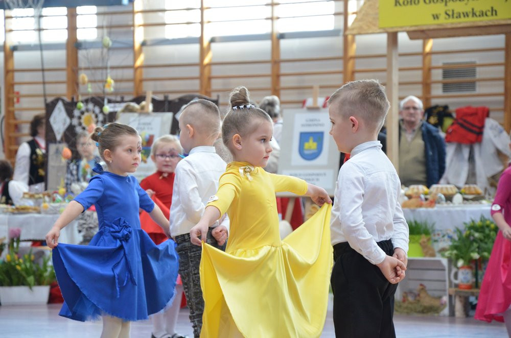 Taniec, śpiew, zabawa i mnóstwo smakowitości. Powiatowy Turniej KGW w Chmielnie