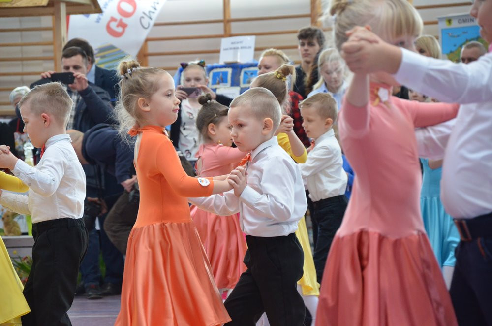 Taniec, śpiew, zabawa i mnóstwo smakowitości. Powiatowy Turniej KGW w Chmielnie