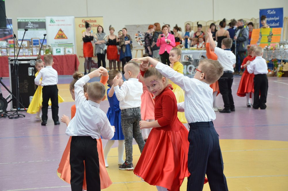 Taniec, śpiew, zabawa i mnóstwo smakowitości. Powiatowy Turniej KGW w Chmielnie