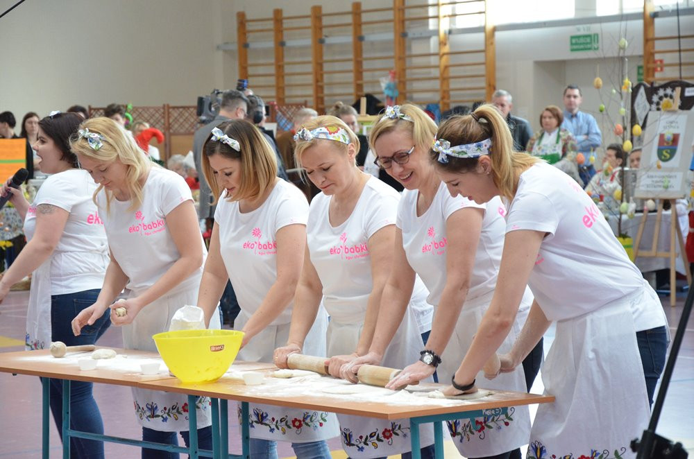 Taniec, śpiew, zabawa i mnóstwo smakowitości. Powiatowy Turniej KGW w Chmielnie