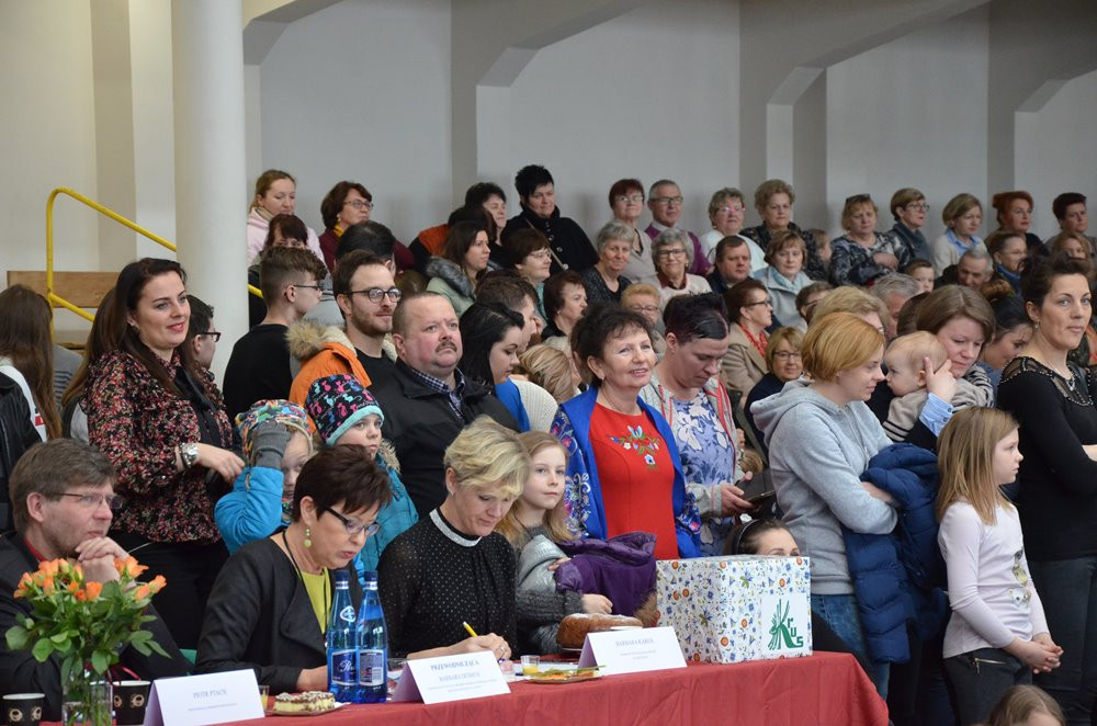 Taniec, śpiew, zabawa i mnóstwo smakowitości. Powiatowy Turniej KGW w Chmielnie