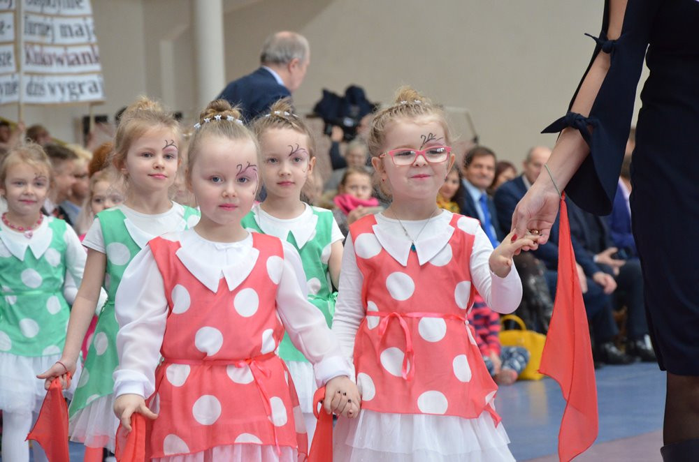 Taniec, śpiew, zabawa i mnóstwo smakowitości. Powiatowy Turniej KGW w Chmielnie