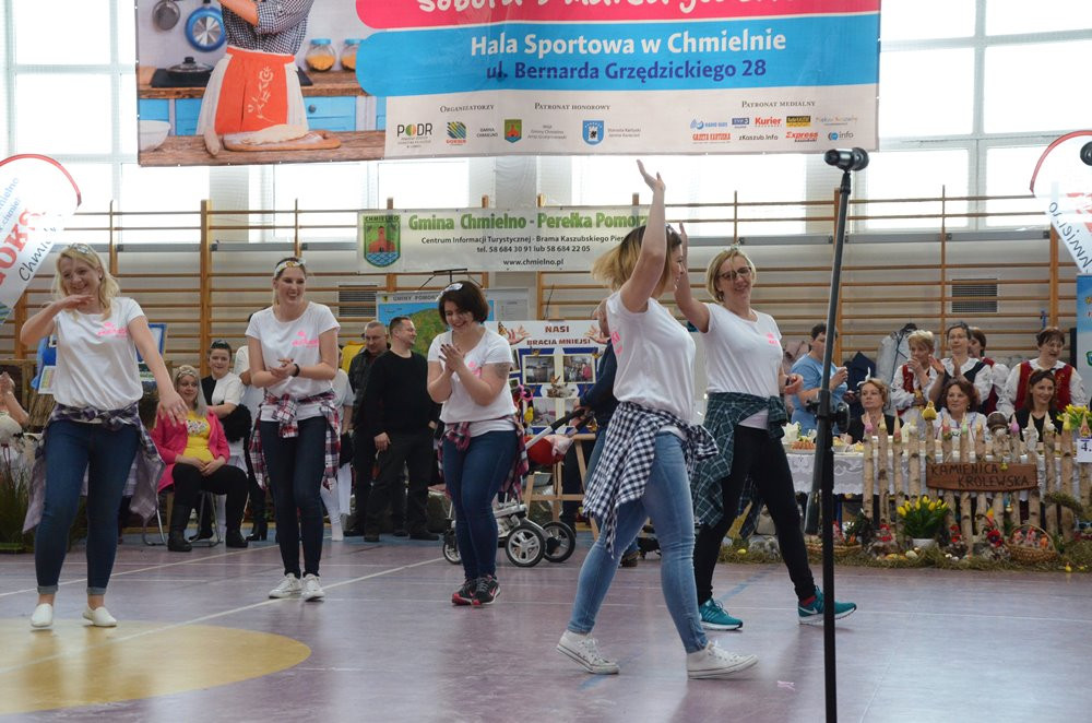 Taniec, śpiew, zabawa i mnóstwo smakowitości. Powiatowy Turniej KGW w Chmielnie