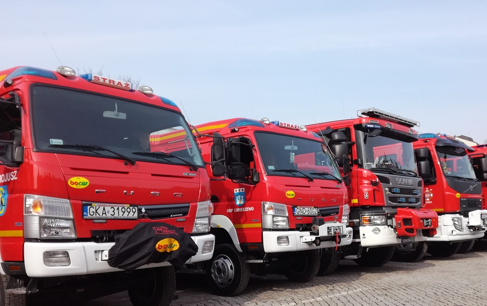 Gdańsk. Wozy, sprzęt i bony przekazane także strażakom z pow. kartuskiego