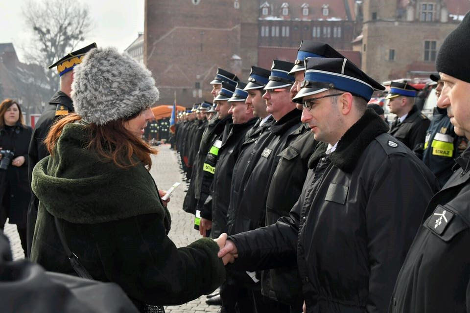 Gdańsk. Wozy, sprzęt i bony przekazane także strażakom z pow. kartuskiego