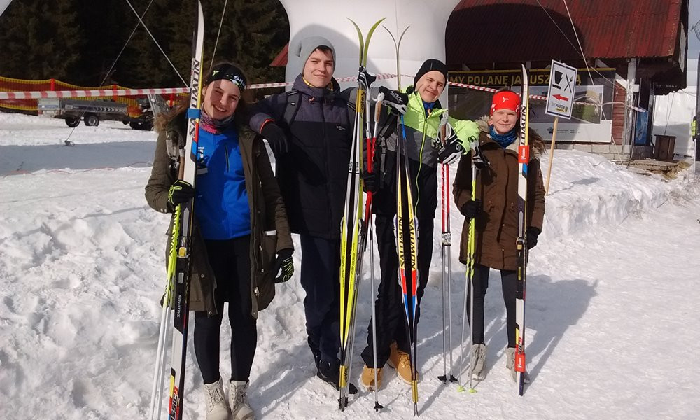 Kartuzianie na starcie Festiwalu Narciarstwa Biegowego w Jakuszycach