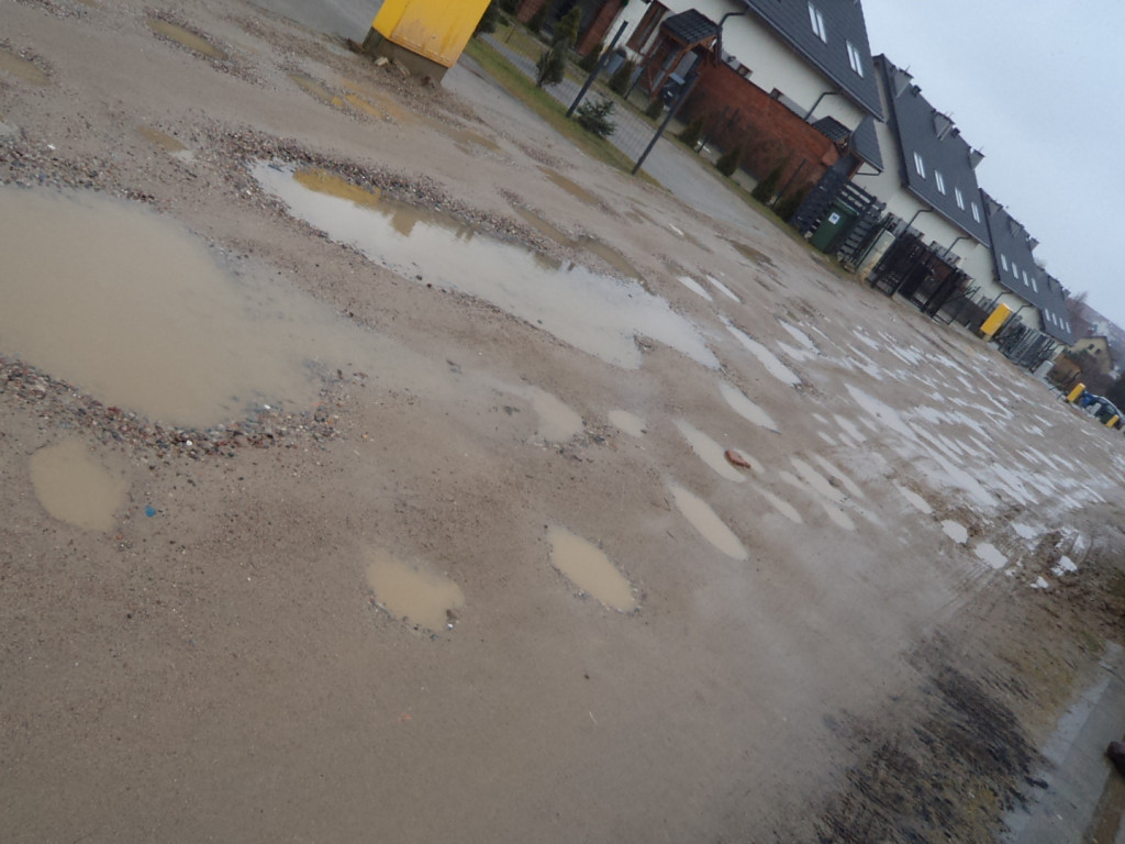 Mieszkańcy powiatu toną w błocie? Wiele dróg jest nieprzejezdnych (Wasze zdjęcia)