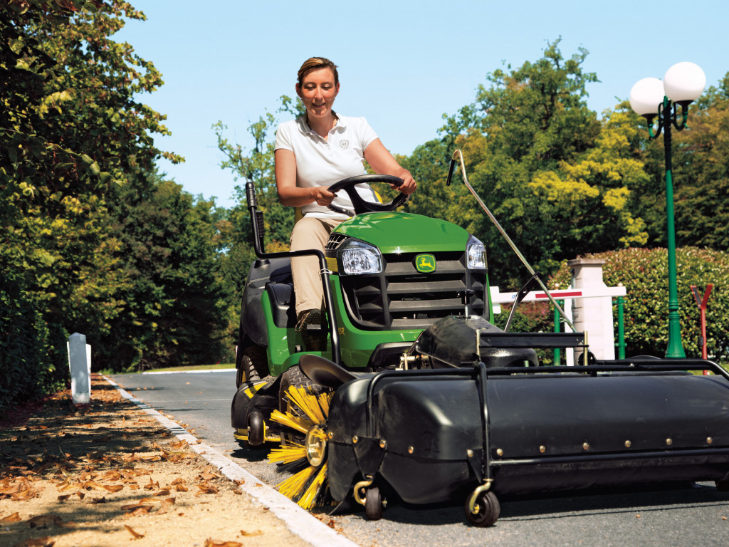 Jedna kosiarka, wiele sposobów na jej wykorzystanie przez cały rok