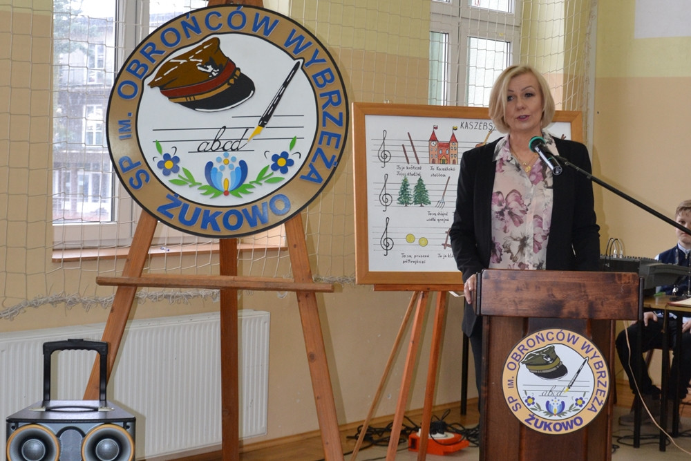 Święto SP nr 1 w Żukowie z historyczno-patriotyczną i kaszubską nutą