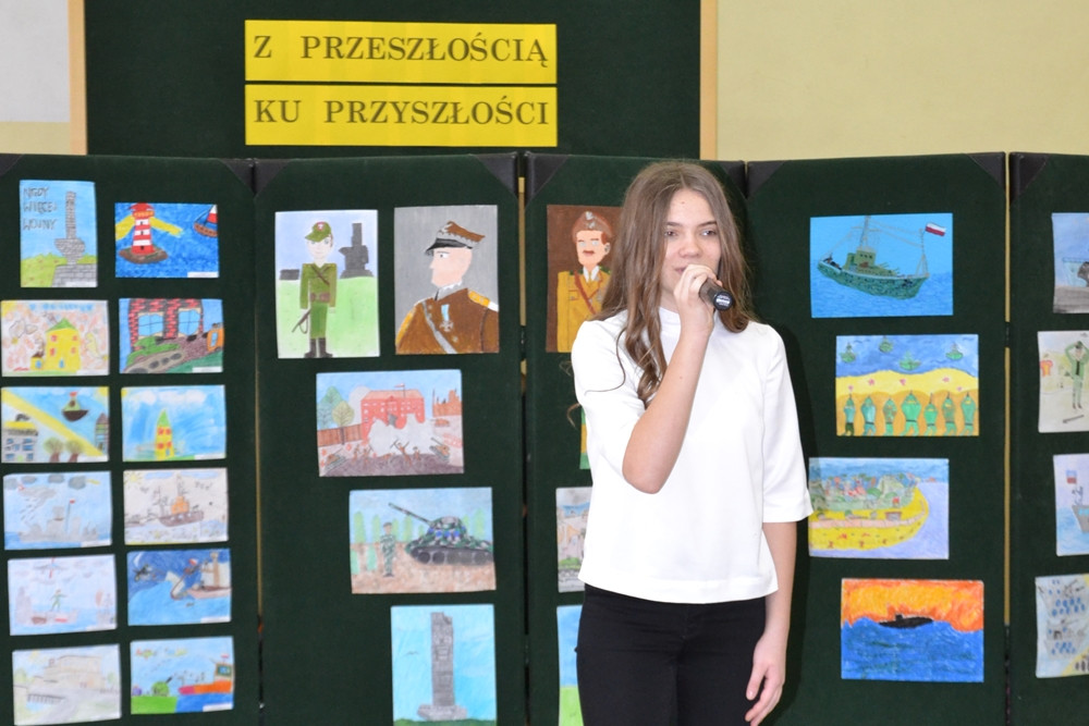 Święto SP nr 1 w Żukowie z historyczno-patriotyczną i kaszubską nutą