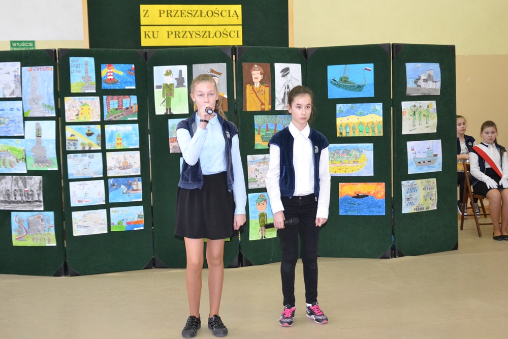 Święto SP nr 1 w Żukowie z historyczno-patriotyczną i kaszubską nutą