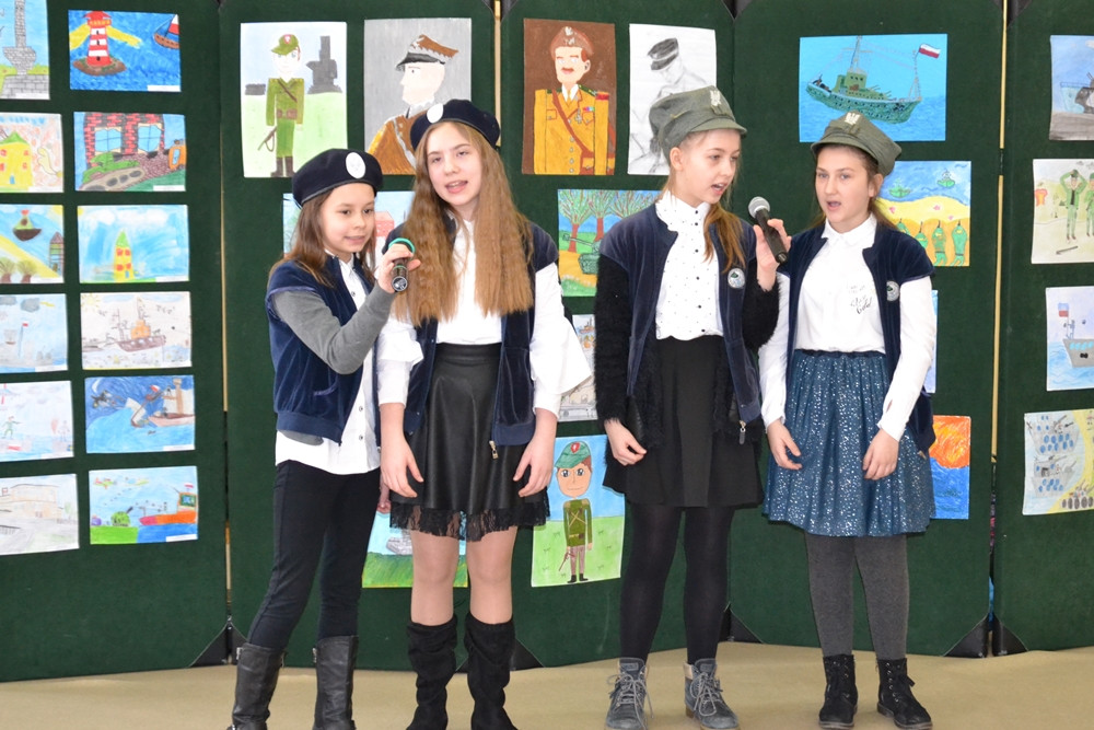 Święto SP nr 1 w Żukowie z historyczno-patriotyczną i kaszubską nutą