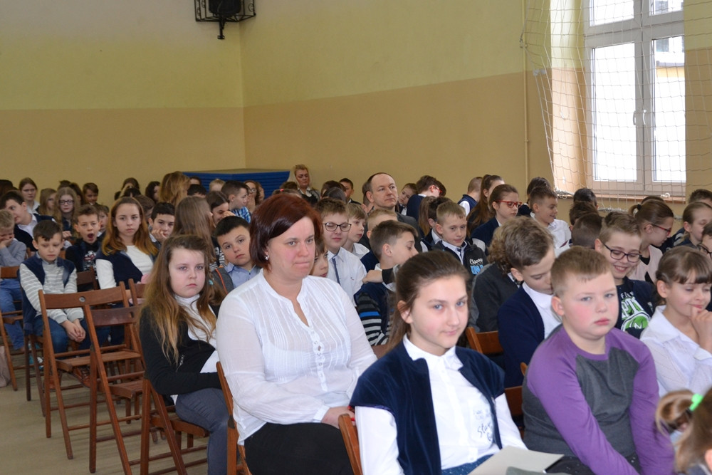 Święto SP nr 1 w Żukowie z historyczno-patriotyczną i kaszubską nutą