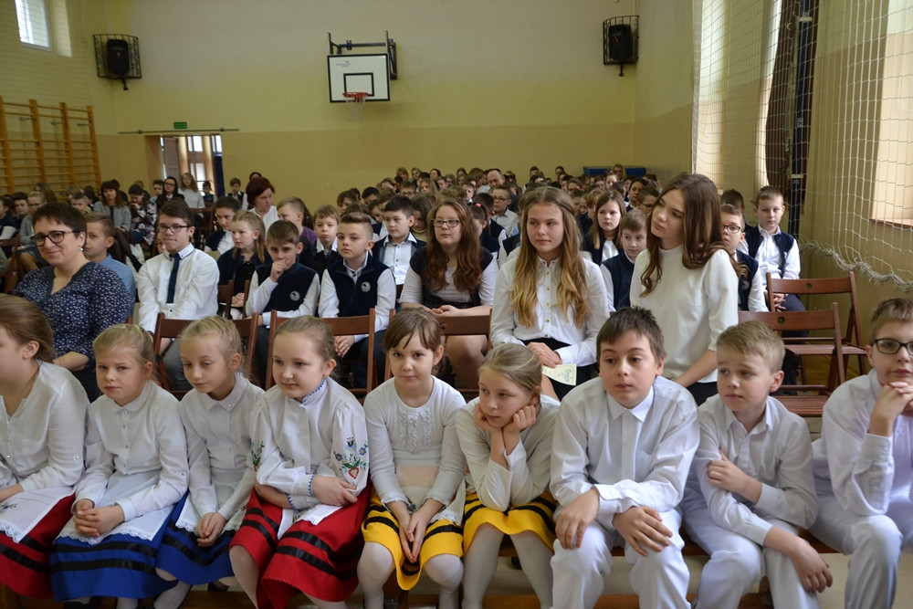 Święto SP nr 1 w Żukowie z historyczno-patriotyczną i kaszubską nutą