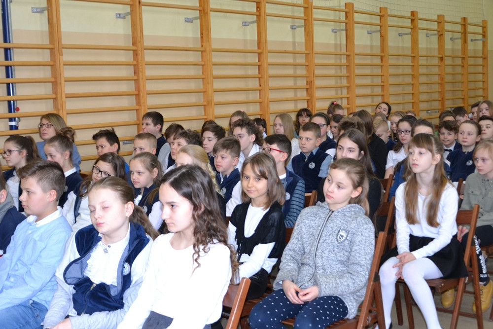 Święto SP nr 1 w Żukowie z historyczno-patriotyczną i kaszubską nutą