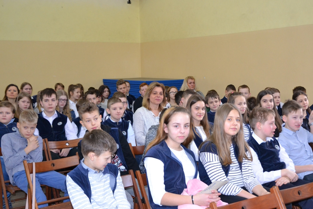 Święto SP nr 1 w Żukowie z historyczno-patriotyczną i kaszubską nutą