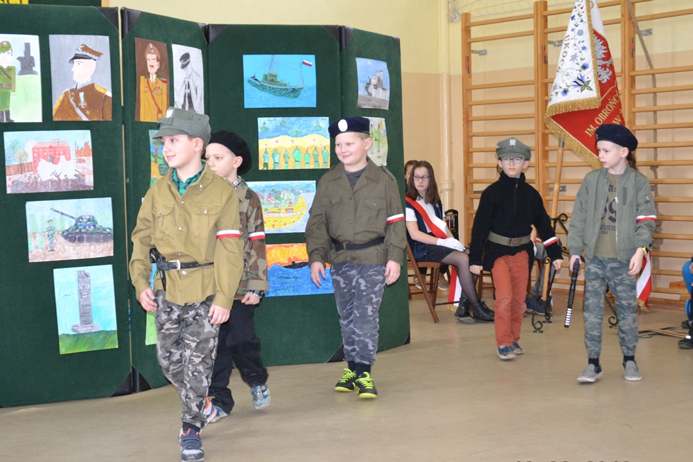 Święto SP nr 1 w Żukowie z historyczno-patriotyczną i kaszubską nutą