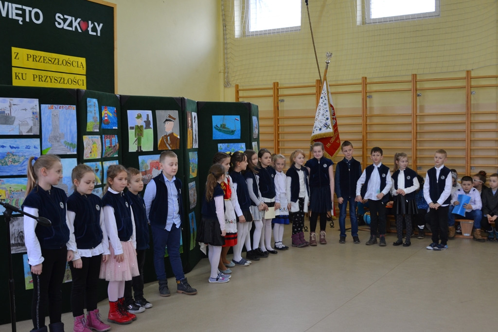 Święto SP nr 1 w Żukowie z historyczno-patriotyczną i kaszubską nutą