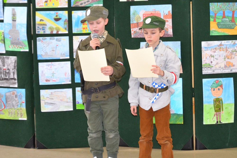 Święto SP nr 1 w Żukowie z historyczno-patriotyczną i kaszubską nutą