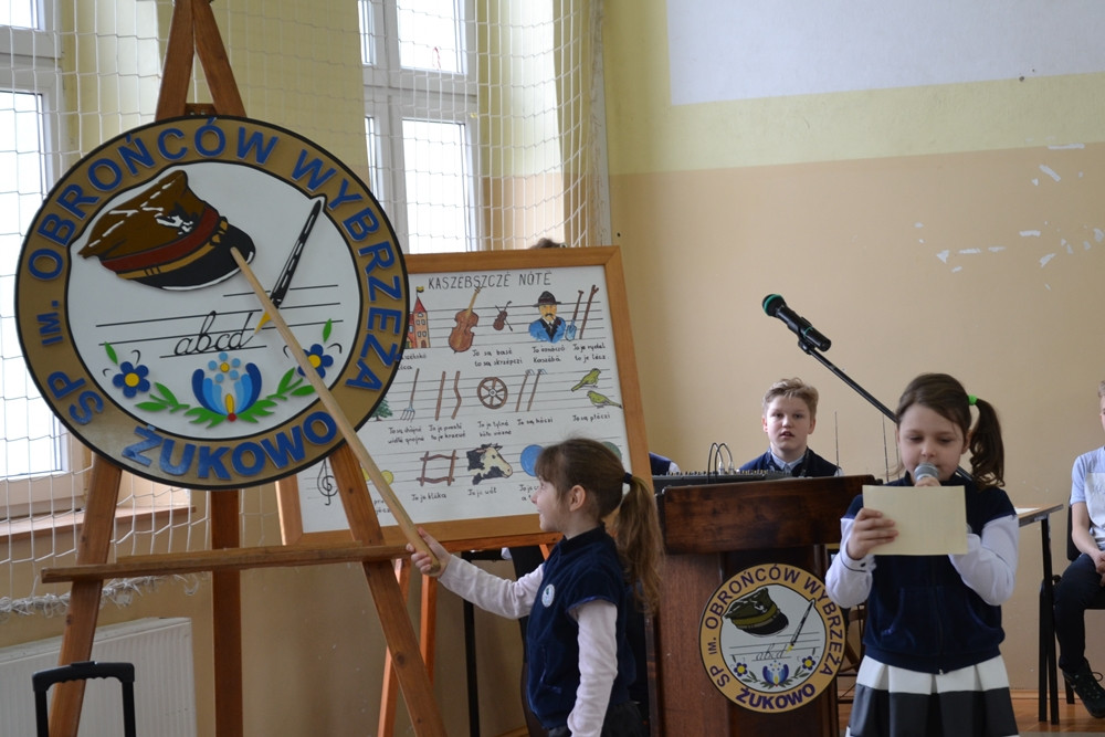 Święto SP nr 1 w Żukowie z historyczno-patriotyczną i kaszubską nutą