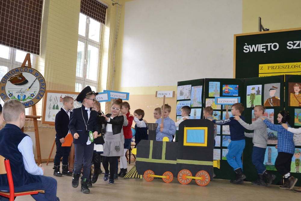 Święto SP nr 1 w Żukowie z historyczno-patriotyczną i kaszubską nutą