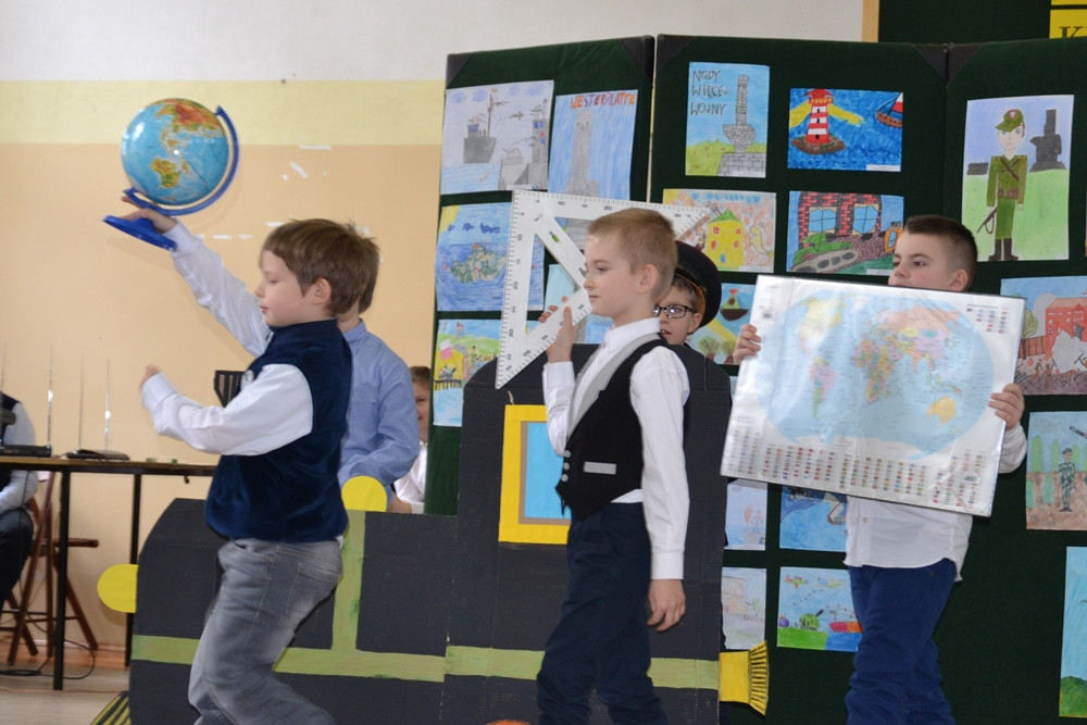 Święto SP nr 1 w Żukowie z historyczno-patriotyczną i kaszubską nutą