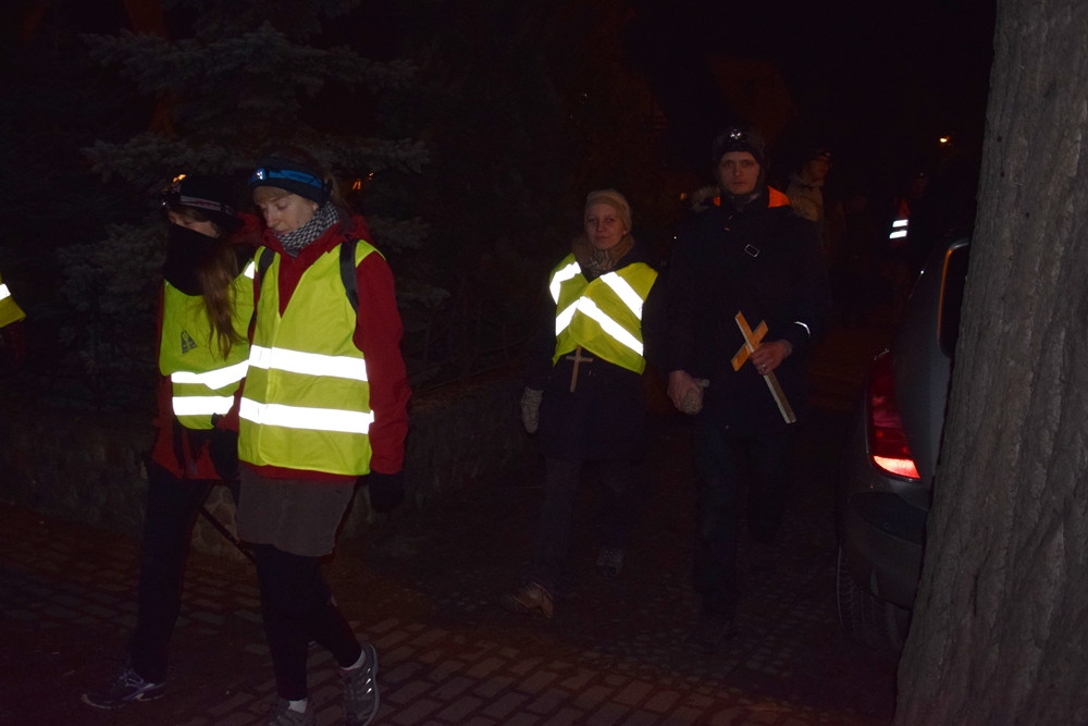 Leźno. 400 osób wyruszyło w Ekstremalną Drogę Krzyżową