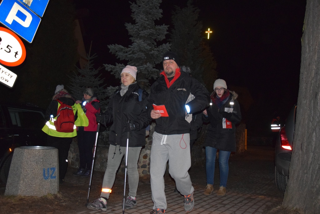 Leźno. 400 osób wyruszyło w Ekstremalną Drogę Krzyżową